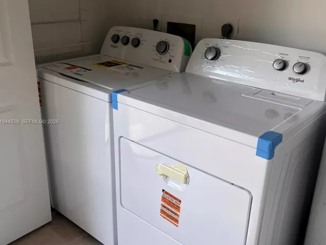 Дом в аренду по адресу 8775 SW 57th St - фото 7128362