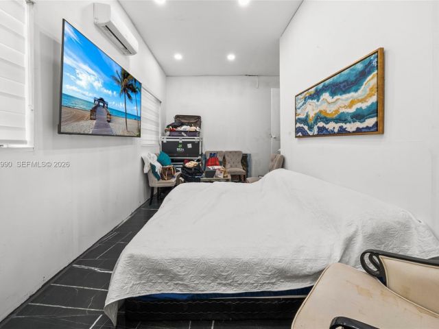 Продажа дома по адресу 8918 Harding Ave - фото 7098625