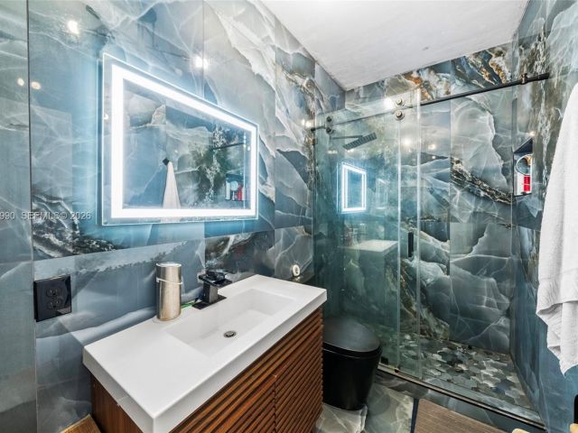 Продажа дома по адресу 8918 Harding Ave - фото 7098628