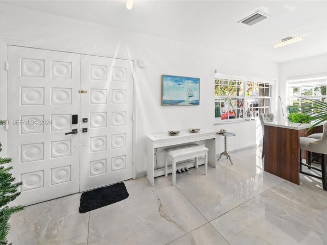 Продажа дома по адресу 8918 Harding Ave - фото 7098630