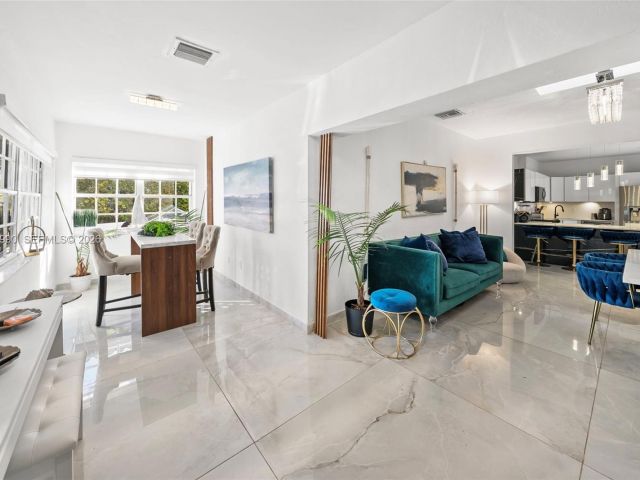 Продажа дома по адресу 8918 Harding Ave - фото 7098631