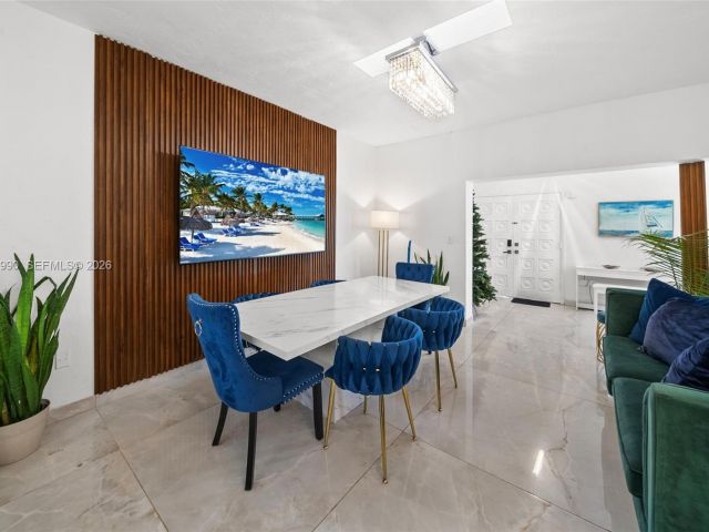 Продажа дома по адресу 8918 Harding Ave - фото 7098633