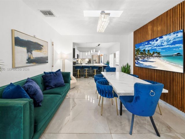 Продажа дома по адресу 8918 Harding Ave - фото 7098634