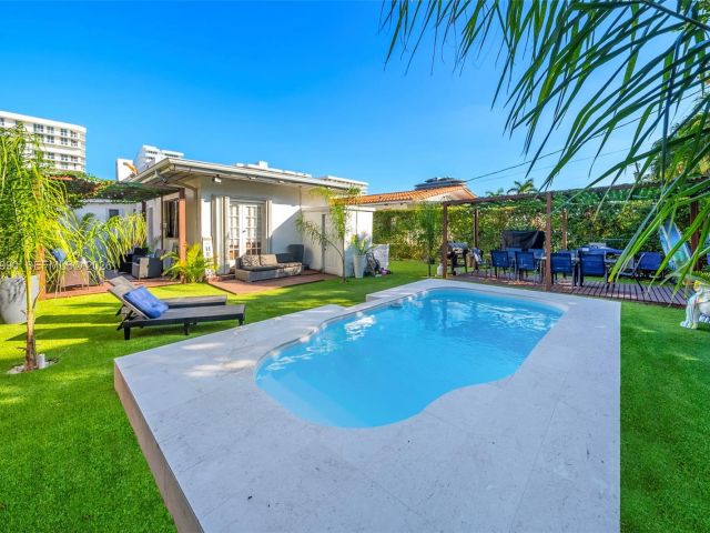 Продажа дома по адресу 8918 Harding Ave - фото 7098636