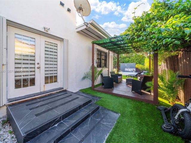 Продажа дома по адресу 8918 Harding Ave - фото 7098639