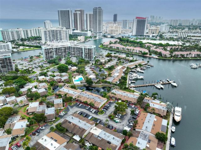 Дом в аренду по адресу 2753 S Parkview Dr - фото 7146628