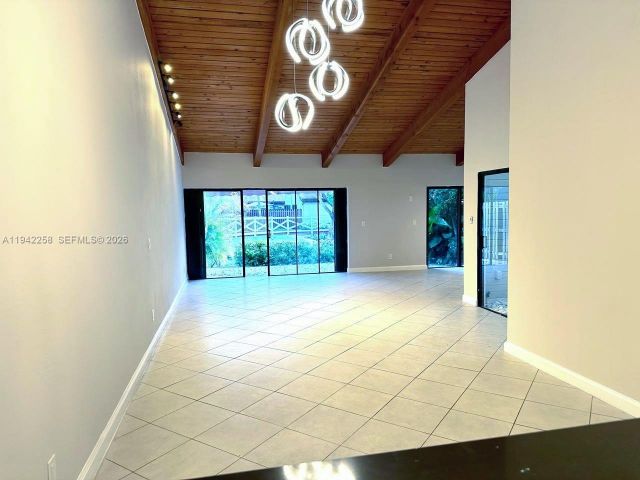 Дом в аренду по адресу 2753 S Parkview Dr - фото 7146634