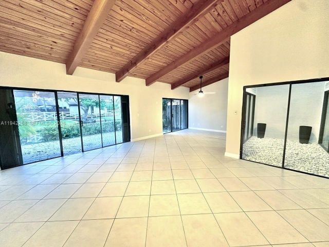 Дом в аренду по адресу 2753 S Parkview Dr - фото 7146641