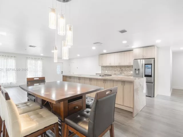 Дом в аренду по адресу 3604 Boulevard Chatelaine - фото 7117169