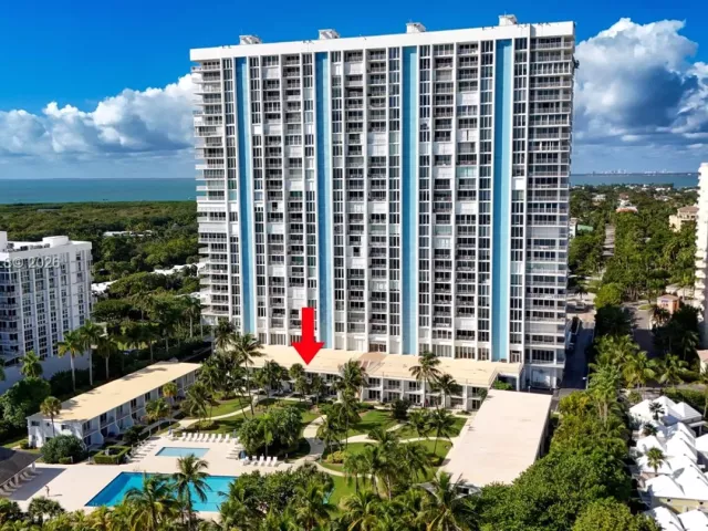 Дом в аренду по адресу 881 Ocean Dr TH15 - фото 7119512