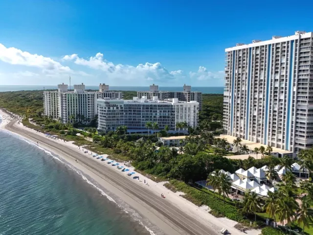 Дом в аренду по адресу 881 Ocean Dr TH15 - фото 7119514