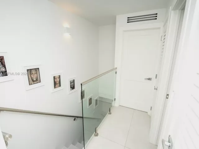 Дом в аренду по адресу 881 Ocean Dr TH15 - фото 7119491