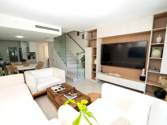 Дом в аренду по адресу 881 Ocean Dr TH15 - фото 7119494