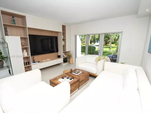 Дом в аренду по адресу 881 Ocean Dr TH15 - фото 7119498