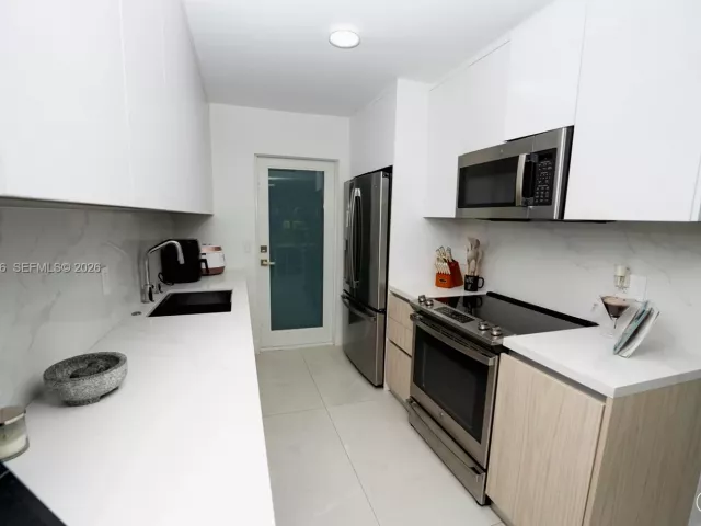 Дом в аренду по адресу 881 Ocean Dr TH15 - фото 7119486