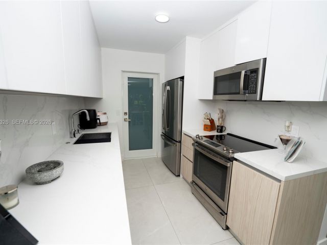 Дом в аренду по адресу 881 Ocean Dr TH15 - фото 7119486