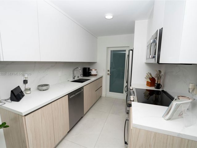 Дом в аренду по адресу 881 Ocean Dr TH15 - фото 7119488