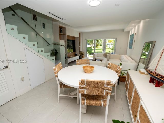 Дом в аренду по адресу 881 Ocean Dr TH15 - фото 7119493