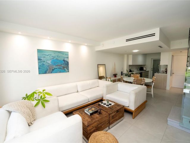 Дом в аренду по адресу 881 Ocean Dr TH15 - фото 7119496