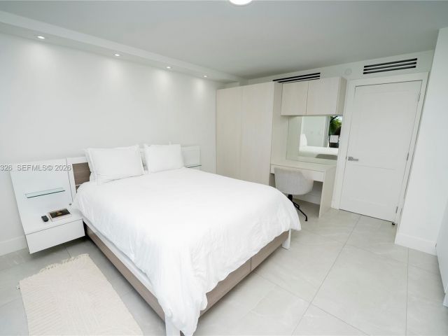 Дом в аренду по адресу 881 Ocean Dr TH15 - фото 7119507