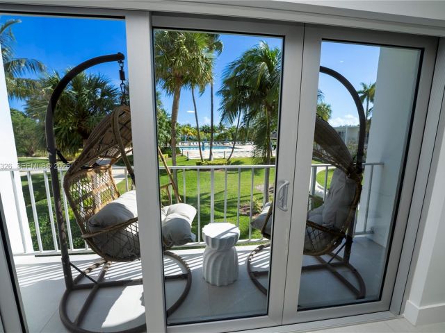 Дом в аренду по адресу 881 Ocean Dr TH15 - фото 7119510