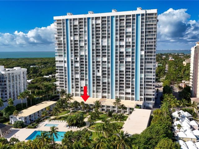 Дом в аренду по адресу 881 Ocean Dr TH15 - фото 7119512