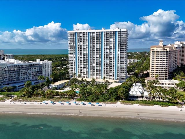 Дом в аренду по адресу 881 Ocean Dr TH15 - фото 7119513