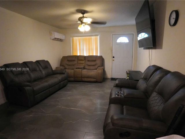 Продажа дома по адресу 625 NE 130th Street - фото 7437380