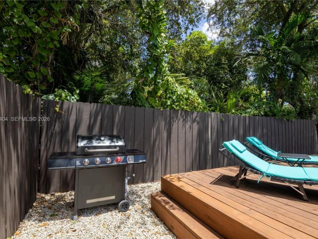 Дом в аренду по адресу 14325 NE 8th Ave - фото 7119283