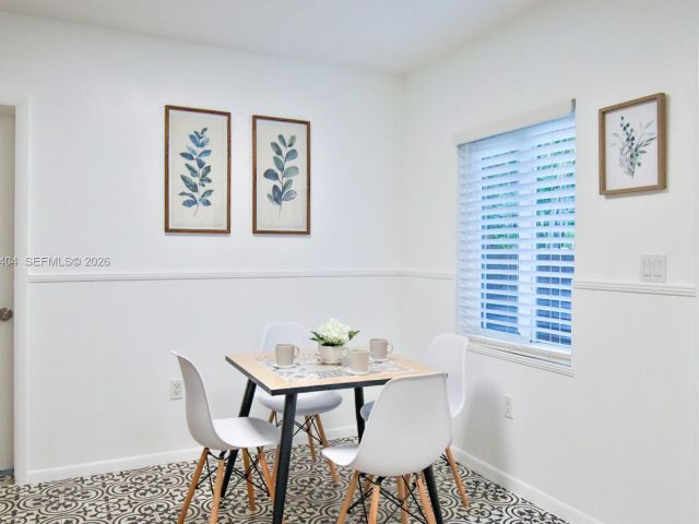 Дом в аренду по адресу 14325 NE 8th Ave - фото 7119288