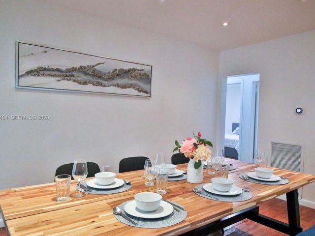 Дом в аренду по адресу 14325 NE 8th Ave - фото 7119289