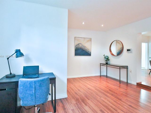 Дом в аренду по адресу 14325 NE 8th Ave - фото 7119293