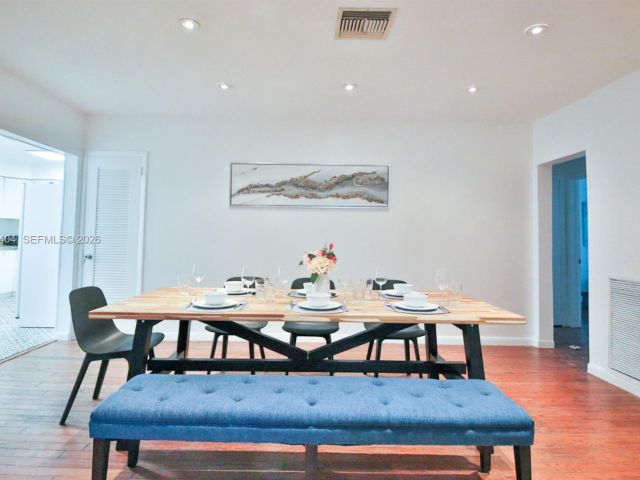 Дом в аренду по адресу 14325 NE 8th Ave - фото 7119296