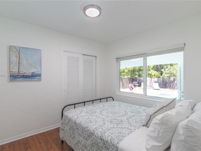 Дом в аренду по адресу 14325 NE 8th Ave - фото 7119297