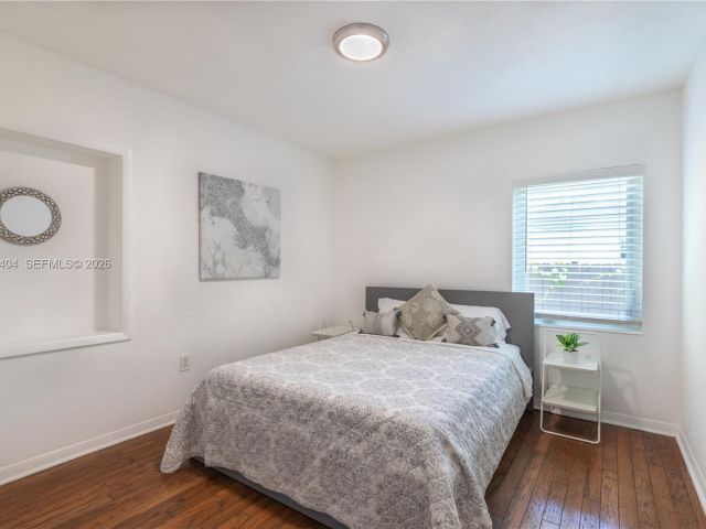 Дом в аренду по адресу 14325 NE 8th Ave - фото 7119299