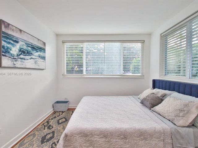 Дом в аренду по адресу 14325 NE 8th Ave - фото 7119304