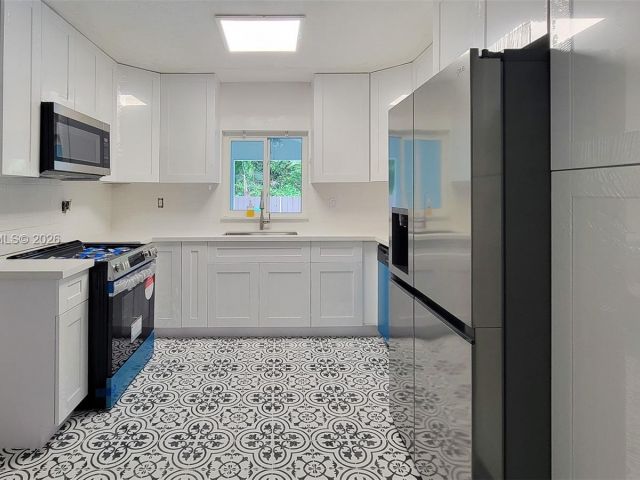 Дом в аренду по адресу 14325 NE 8th Ave - фото 7119314