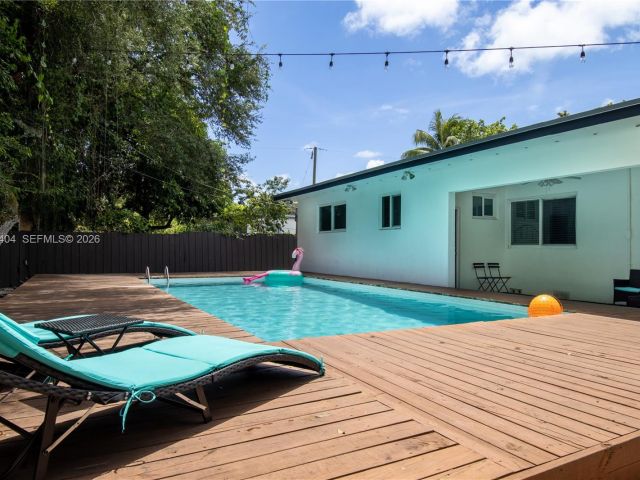 Дом в аренду по адресу 14325 NE 8th Ave - фото 7119317