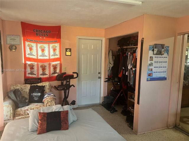 Продажа дома по адресу 12085 NW 11th Ave - фото 7153631