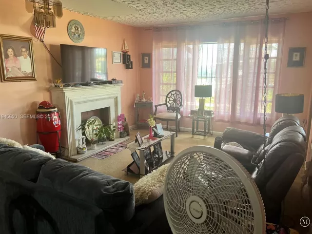 Продажа дома по адресу 12085 NW 11th Ave - фото 7153639