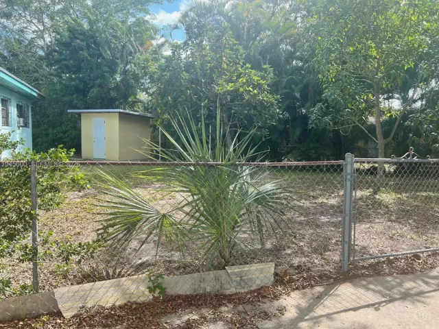 Продажа дома по адресу 12085 NW 11th Ave - фото 7153624