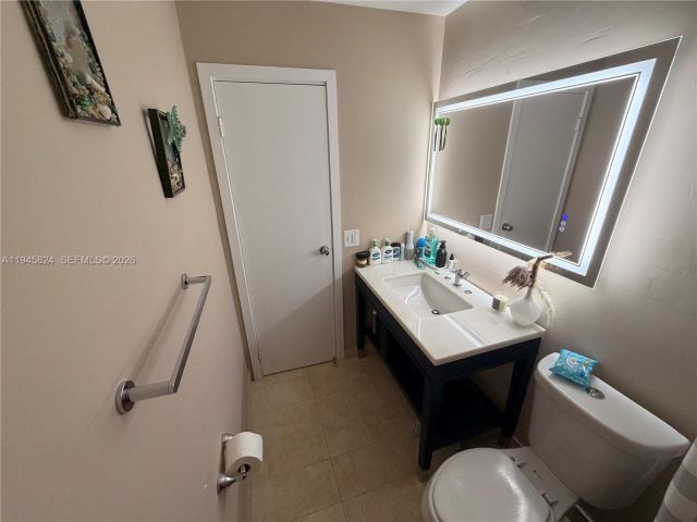 Продажа дома по адресу 9601 NW 16th St - фото 7121756