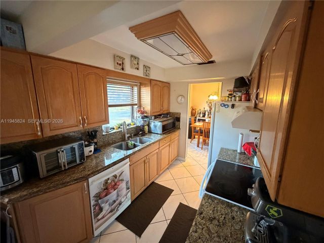 Продажа дома по адресу 9601 NW 16th St - фото 7121765