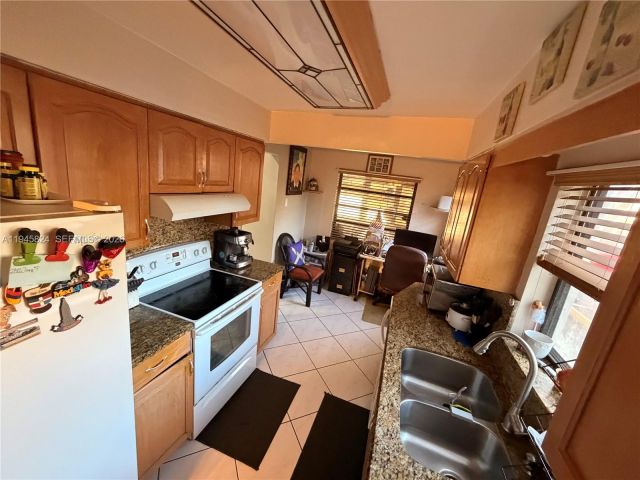 Продажа дома по адресу 9601 NW 16th St - фото 7121766