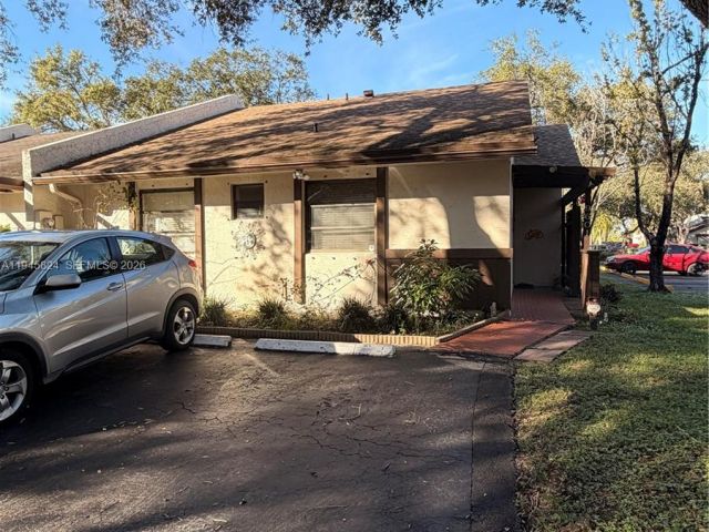 Продажа дома по адресу 9601 NW 16th St - фото 7121772