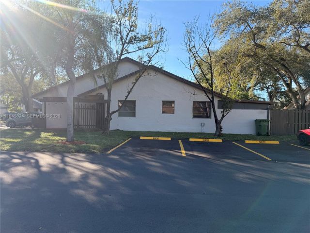 Продажа дома по адресу 9601 NW 16th St - фото 7121773