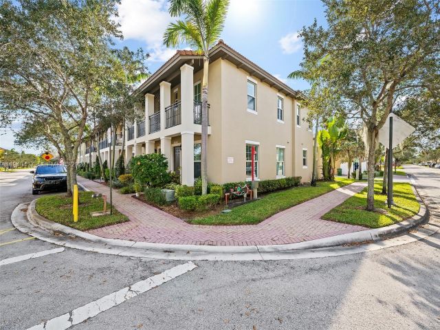 Дом в аренду по адресу 14762 SW 12th St - фото 7454680