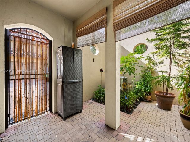 Дом в аренду по адресу 14762 SW 12th St - фото 7454682