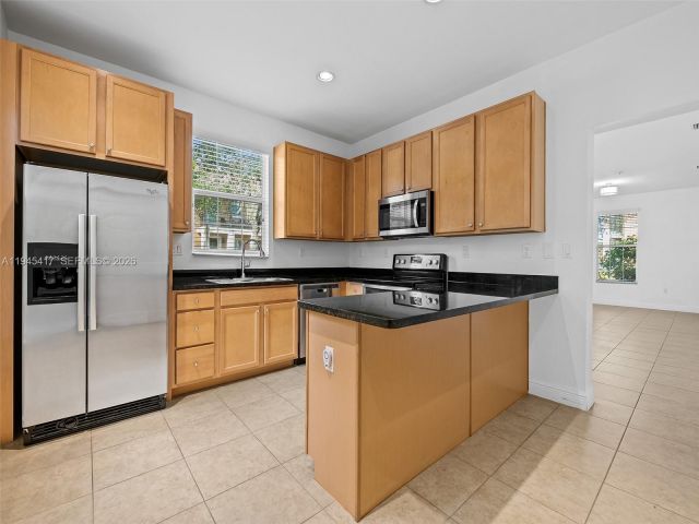 Дом в аренду по адресу 14762 SW 12th St - фото 7454684