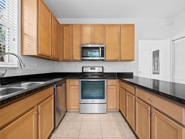 Дом в аренду по адресу 14762 SW 12th St - фото 7454685